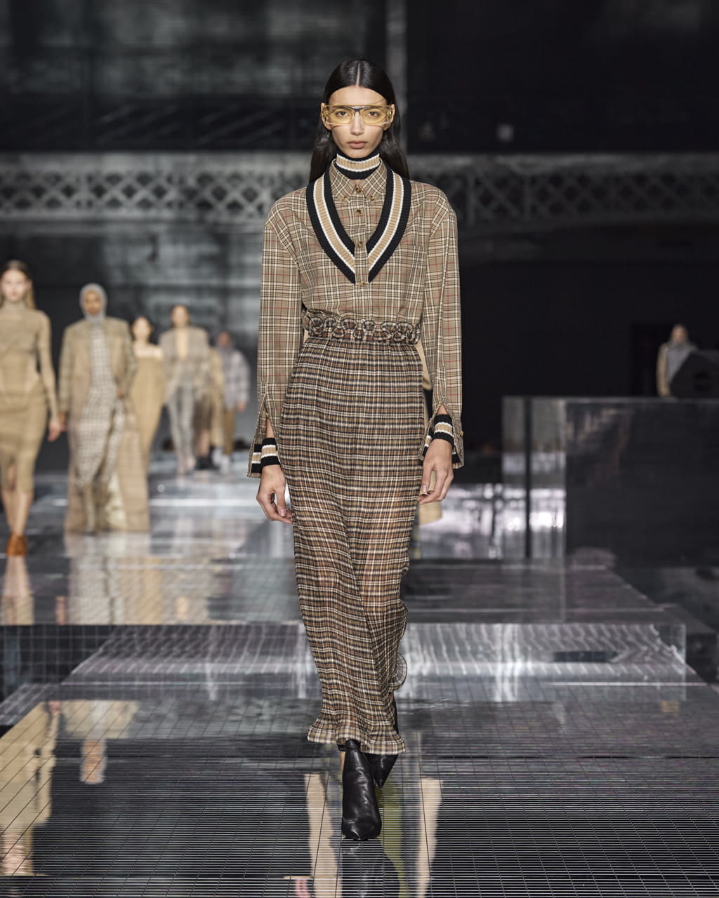 Fashion Week London Fall/Winter 2020 look 52 from the Burberry collection womenswear
