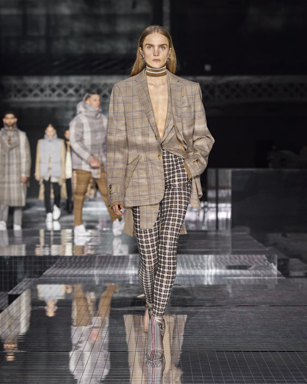 Fashion Week London Fall/Winter 2020 look 57 from the Burberry collection 女装