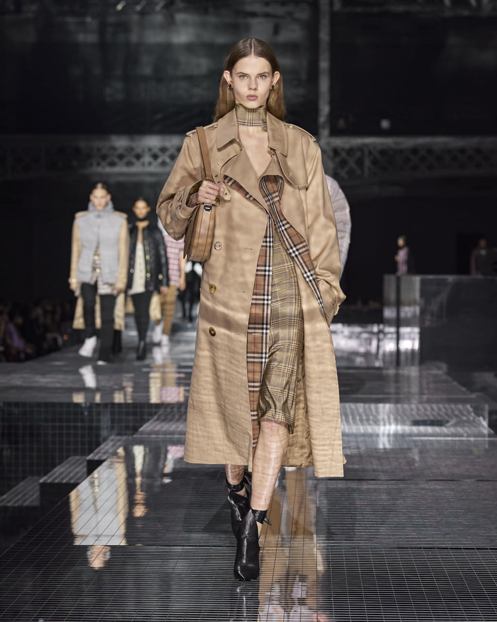 Fashion Week London Fall/Winter 2020 look 58 from the Burberry collection 女装