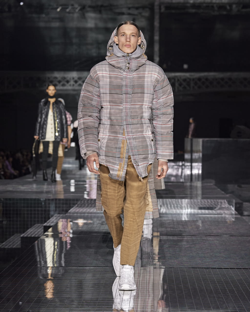 Fashion Week London Fall/Winter 2020 look 59 from the Burberry collection womenswear
