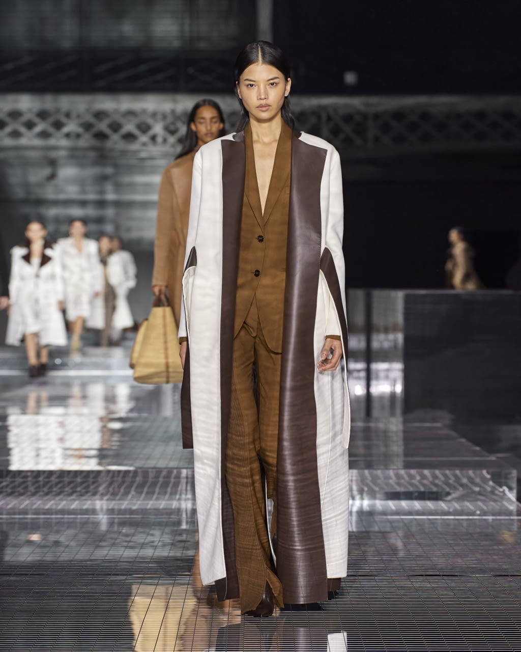 Fashion Week London Fall/Winter 2020 look 7 from the Burberry collection womenswear