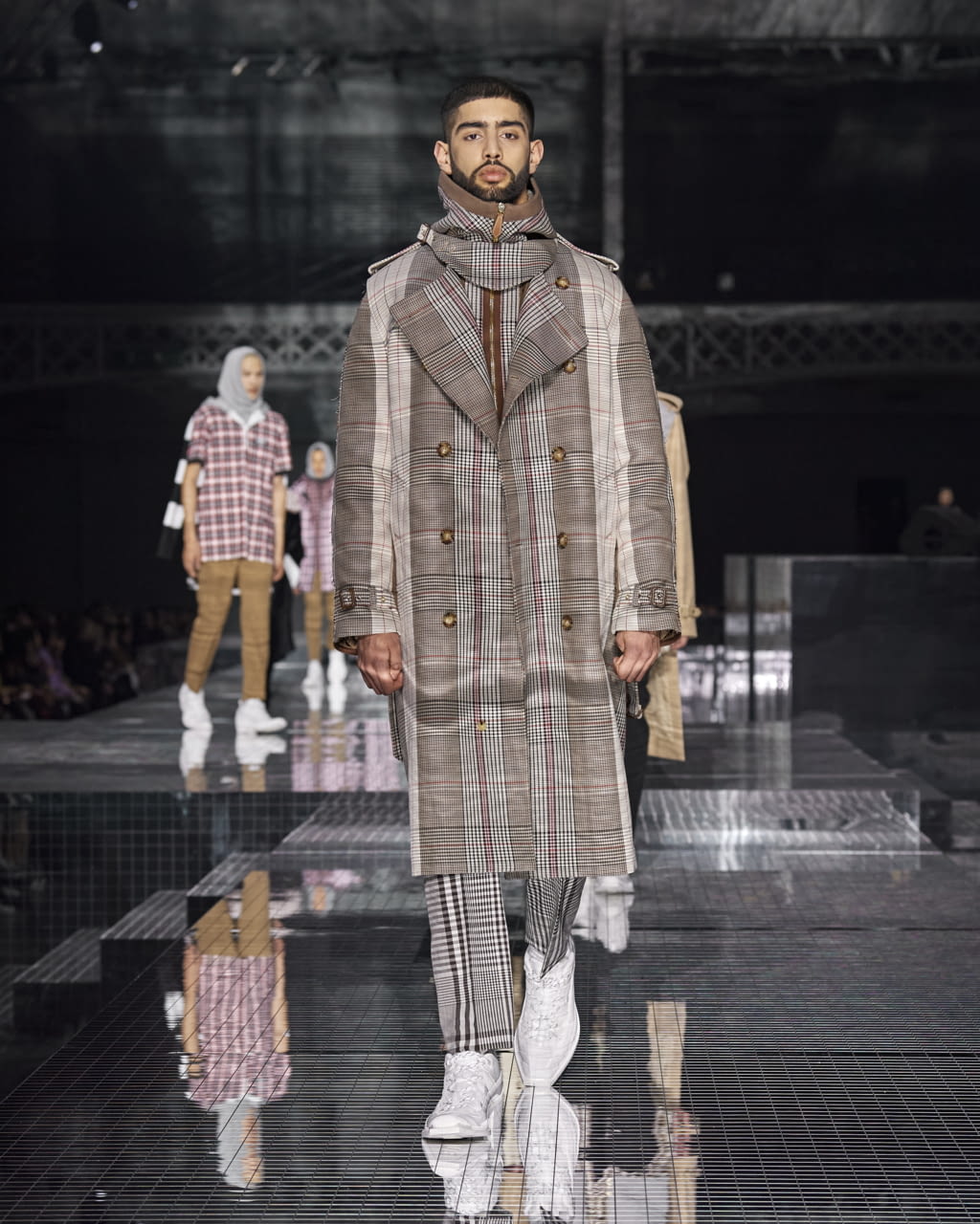 Fashion Week London Fall/Winter 2020 look 60 from the Burberry collection 女装
