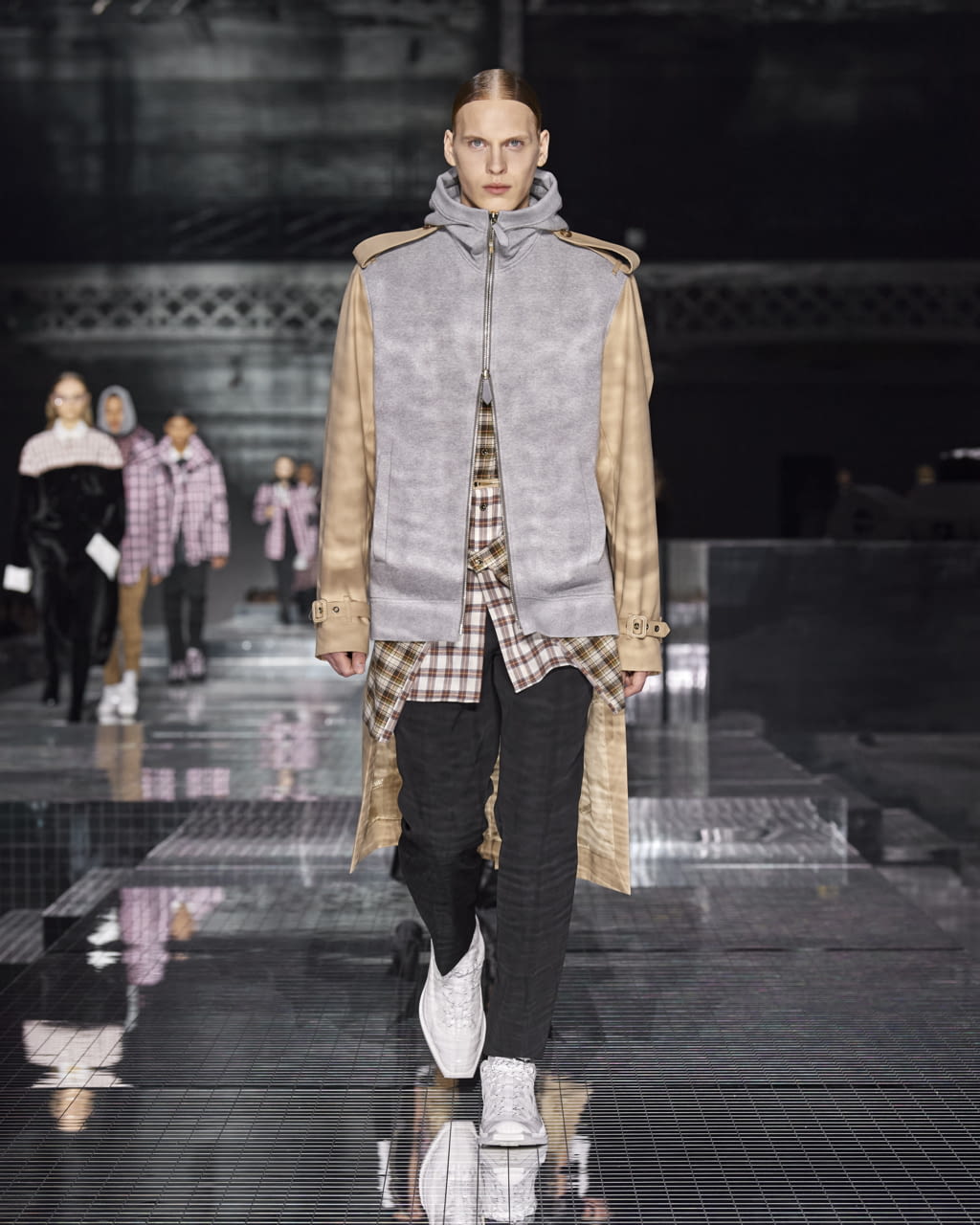 Fashion Week London Fall/Winter 2020 look 61 from the Burberry collection womenswear