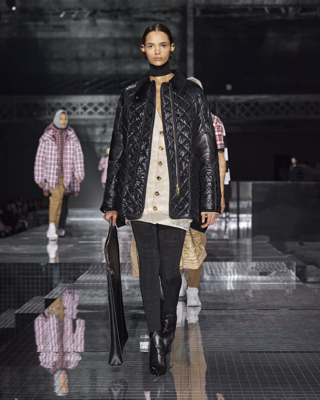 Fashion Week London Fall/Winter 2020 look 62 from the Burberry collection 女装