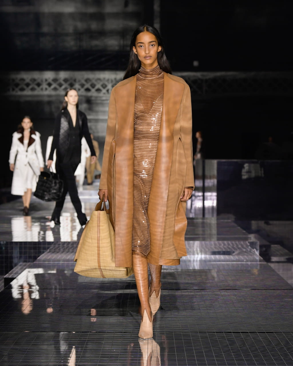 Fashion Week London Fall/Winter 2020 look 6 de la collection Burberry womenswear