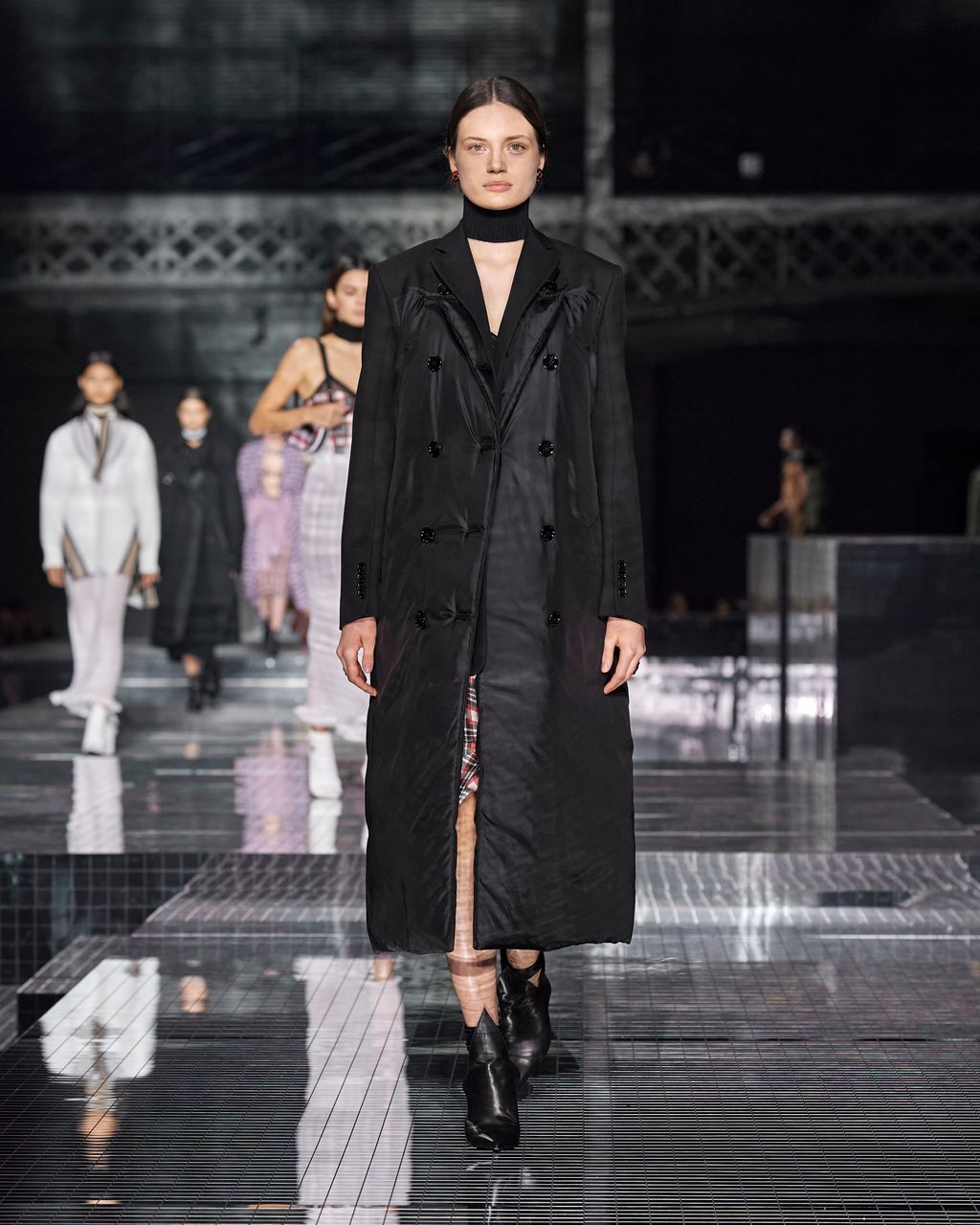 Fashion Week London Fall/Winter 2020 look 70 from the Burberry collection womenswear