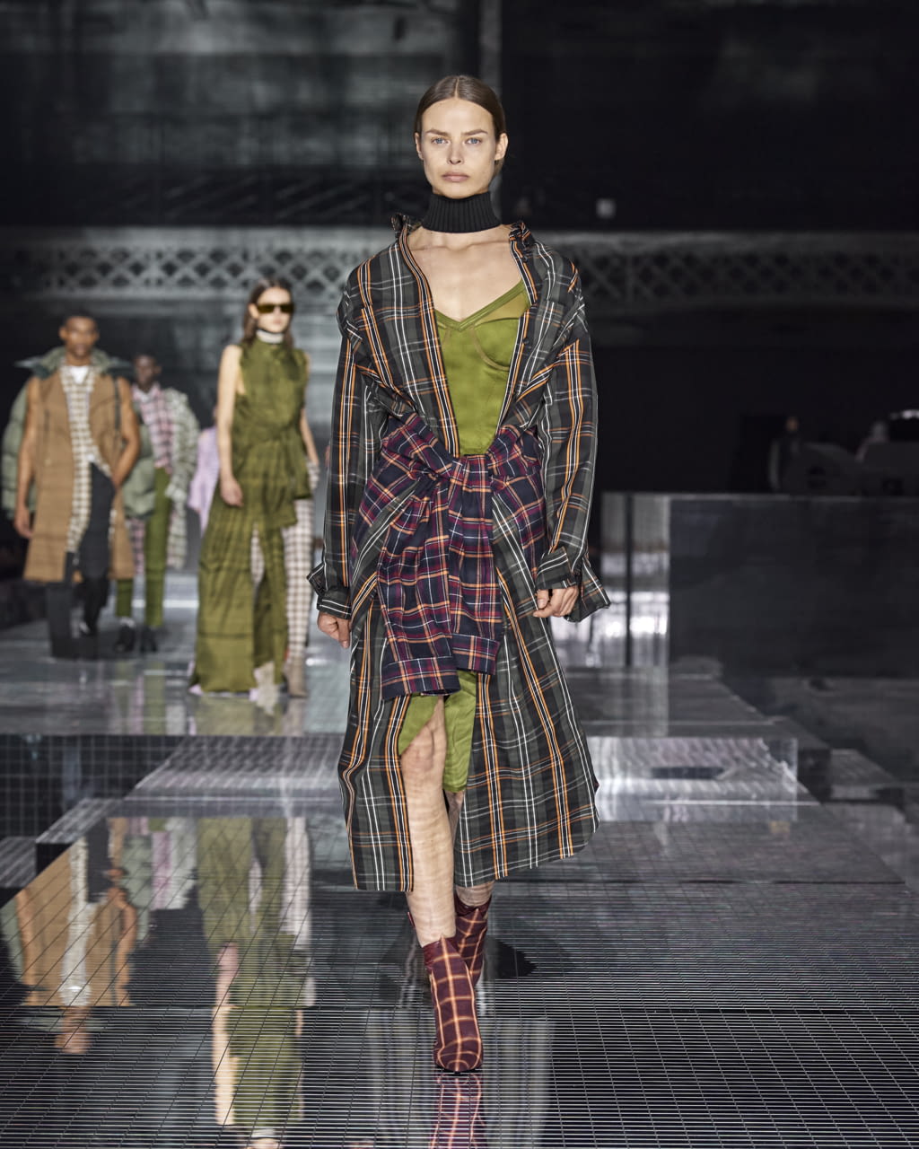 Fashion Week London Fall/Winter 2020 look 75 from the Burberry collection womenswear