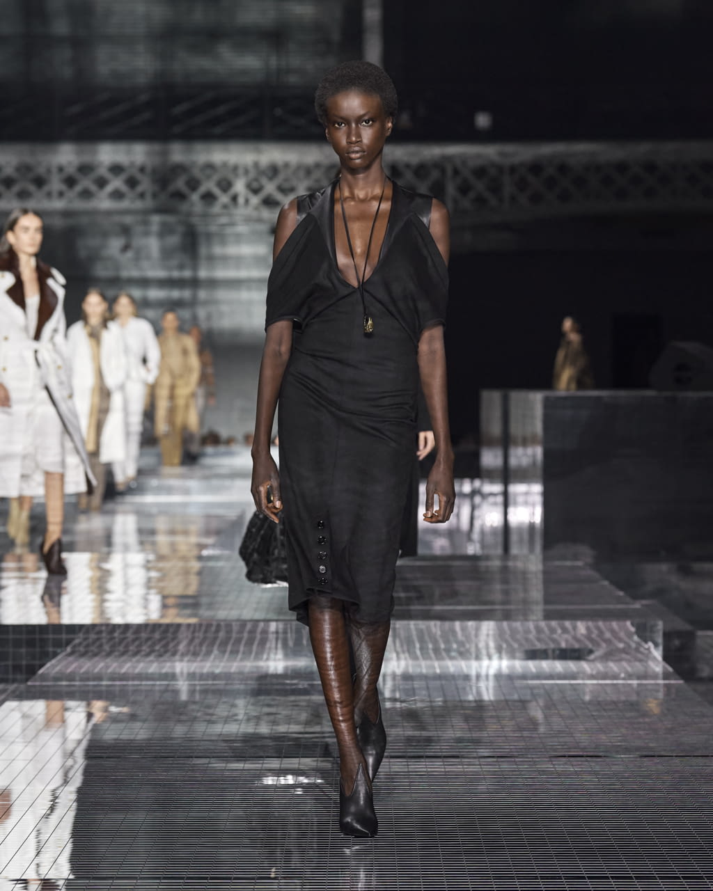 Fashion Week London Fall/Winter 2020 look 8 de la collection Burberry womenswear