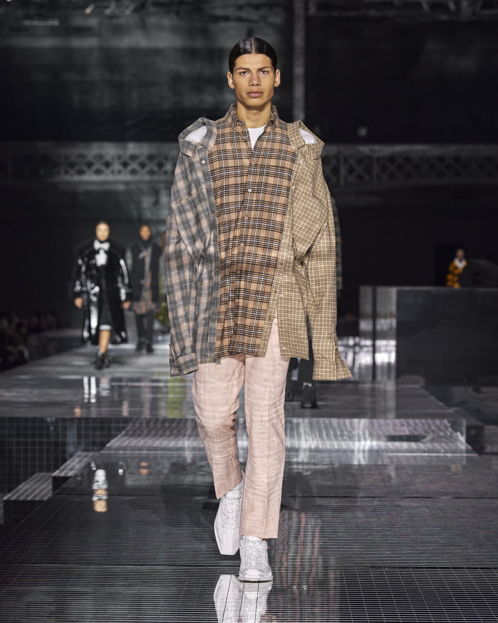 Fashion Week London Fall/Winter 2020 look 81 from the Burberry collection 女装