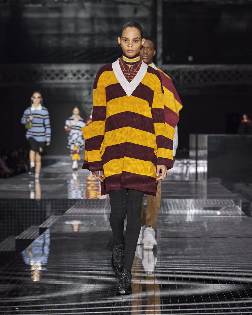 Fashion Week London Fall/Winter 2020 look 89 from the Burberry collection 女装