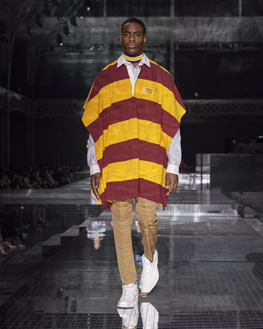 Fashion Week London Fall/Winter 2020 look 90 from the Burberry collection womenswear