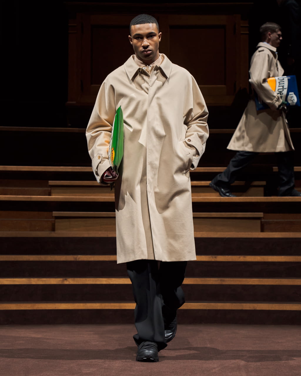 Fashion Week London Fall/Winter 2022 look 2 from the Burberry collection menswear