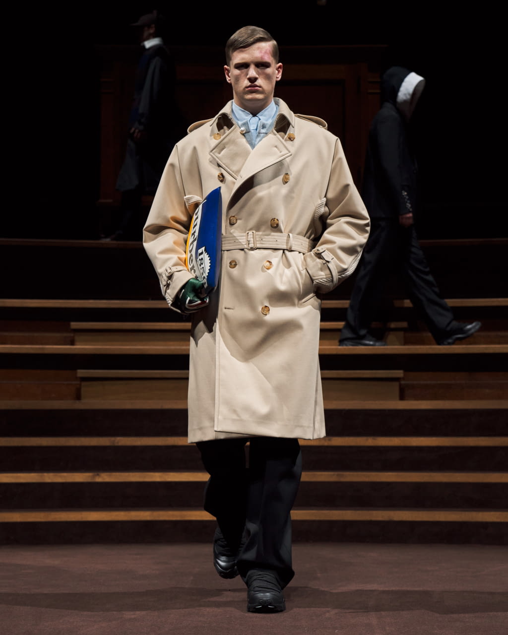 Fashion Week London Fall/Winter 2022 look 4 from the Burberry collection menswear