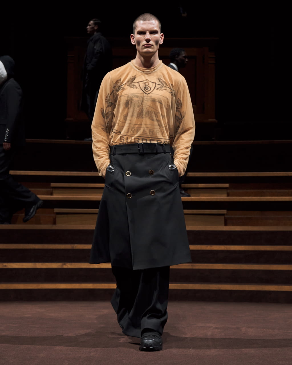 Fashion Week London Fall/Winter 2022 look 6 from the Burberry collection menswear