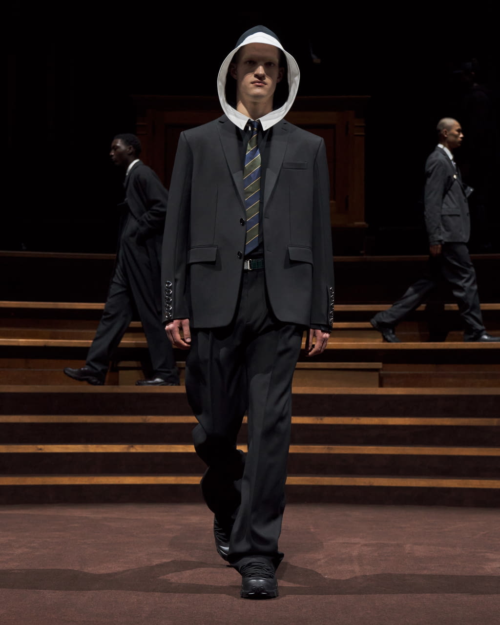 Fashion Week London Fall/Winter 2022 look 8 from the Burberry collection 男装