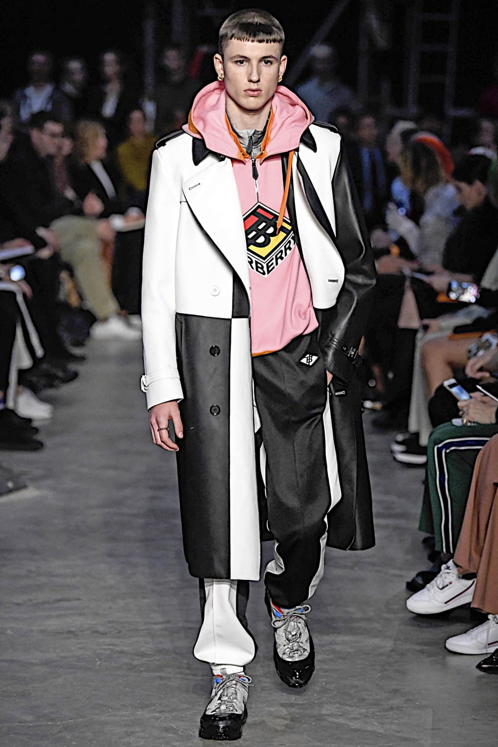 Fashion Week London Fall/Winter 2019 look 7 from the Burberry collection 男装
