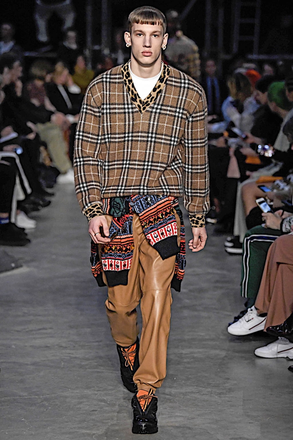 Fashion Week London Fall/Winter 2019 look 15 from the Burberry collection 男装