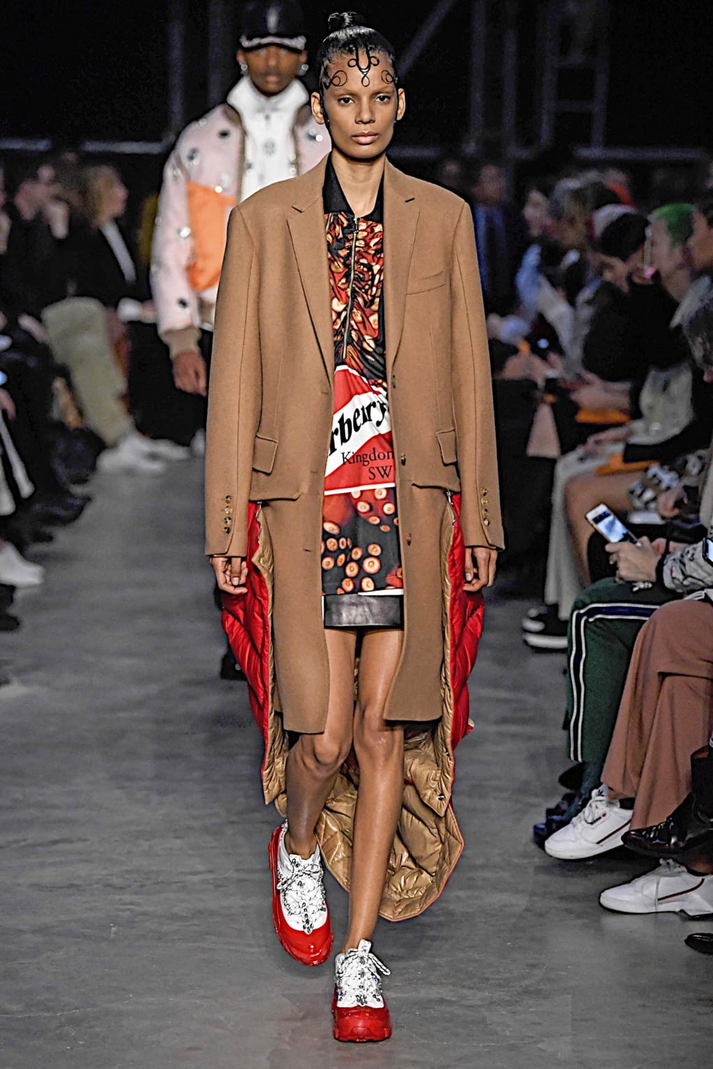 Fashion Week London Fall/Winter 2019 look 29 from the Burberry collection 女装