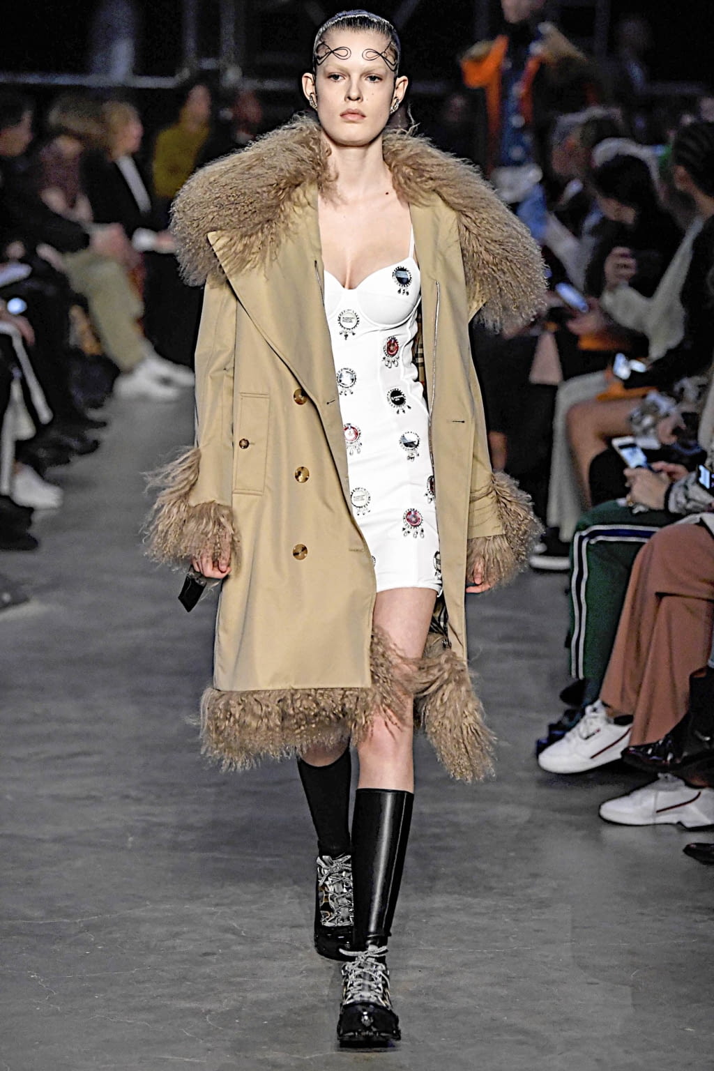 Fashion Week London Fall/Winter 2019 look 31 from the Burberry collection womenswear