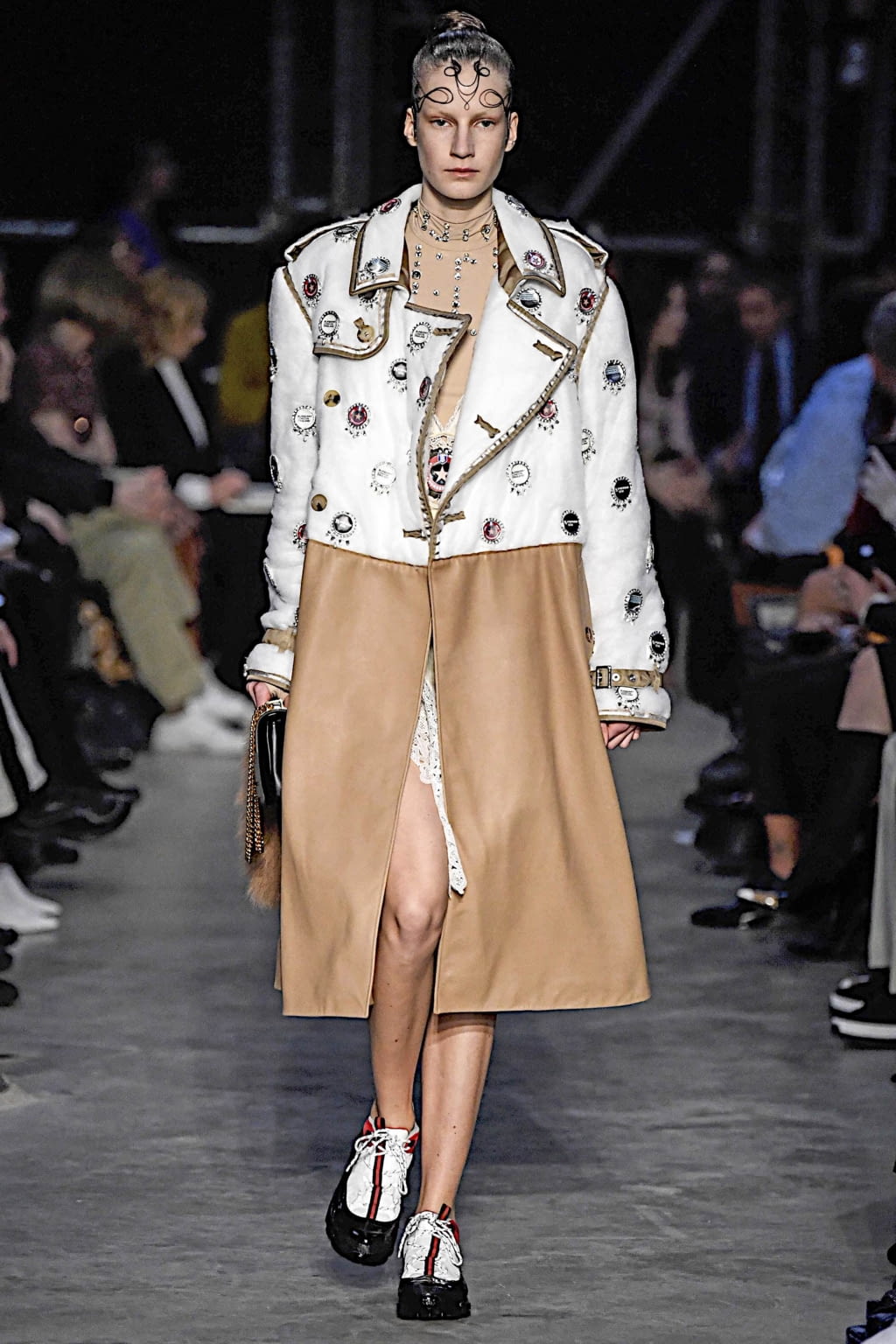 Fashion Week London Fall/Winter 2019 look 33 from the Burberry collection womenswear