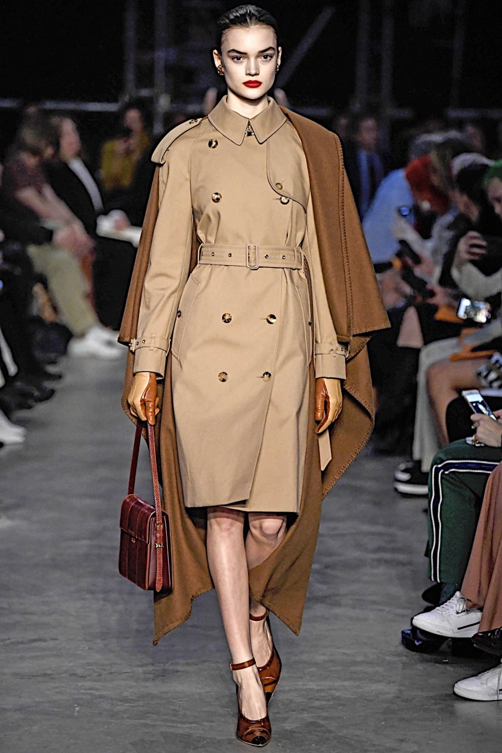 Fashion Week London Fall/Winter 2019 look 44 from the Burberry collection womenswear