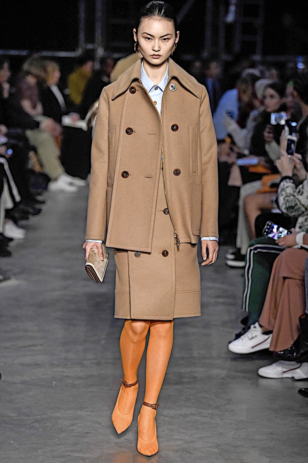 Fashion Week London Fall/Winter 2019 look 50 from the Burberry collection 女装