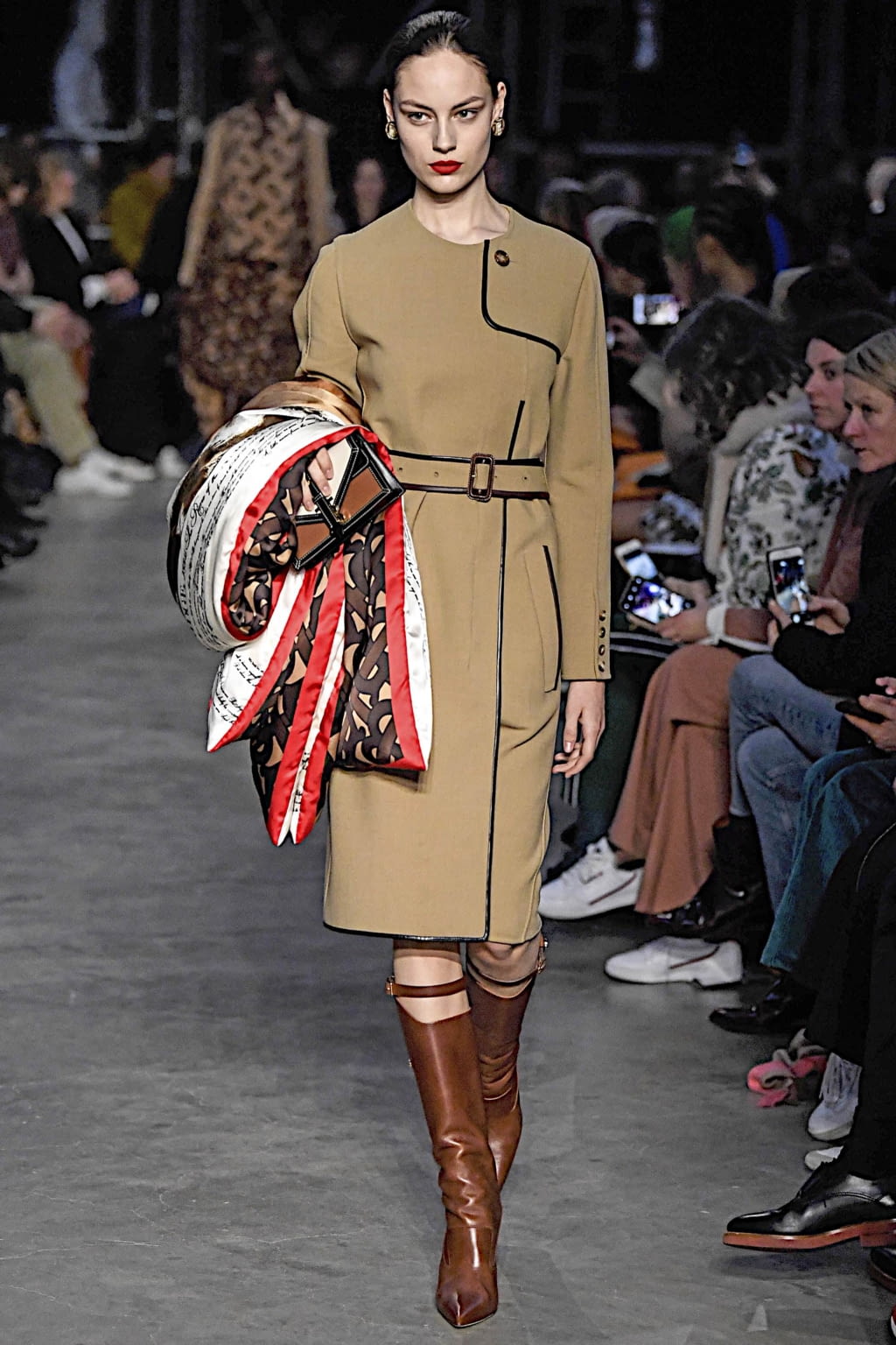 Fashion Week London Fall/Winter 2019 look 51 from the Burberry collection 女装