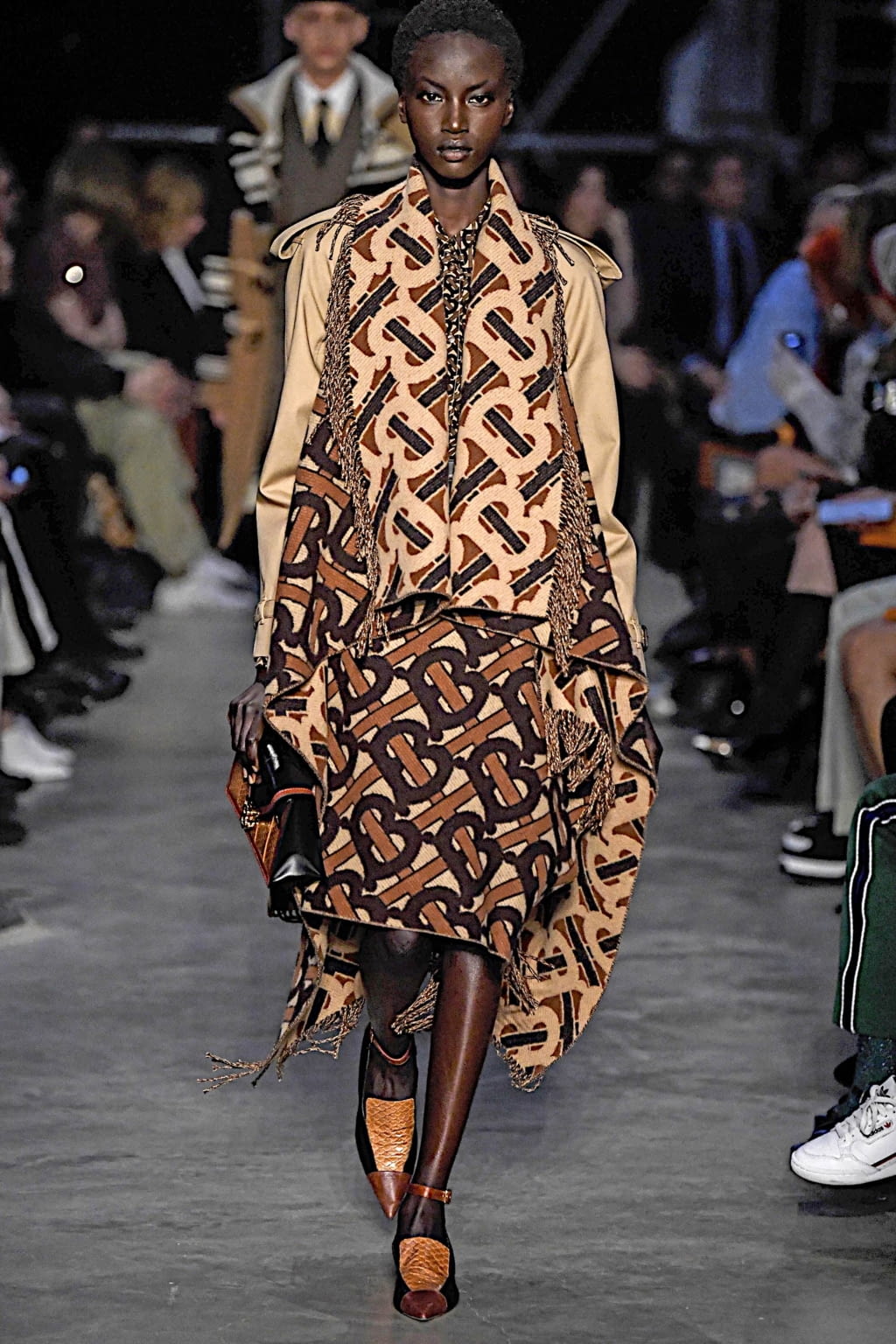 Fashion Week London Fall/Winter 2019 look 52 from the Burberry collection womenswear
