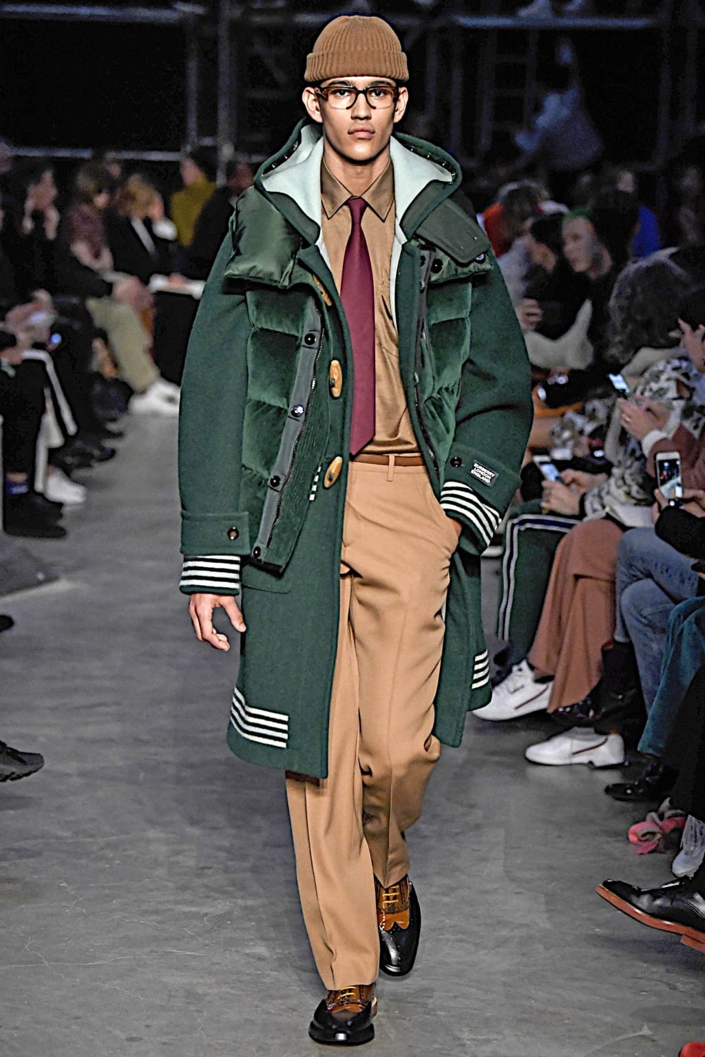Fashion Week London Fall/Winter 2019 look 55 from the Burberry collection 女装