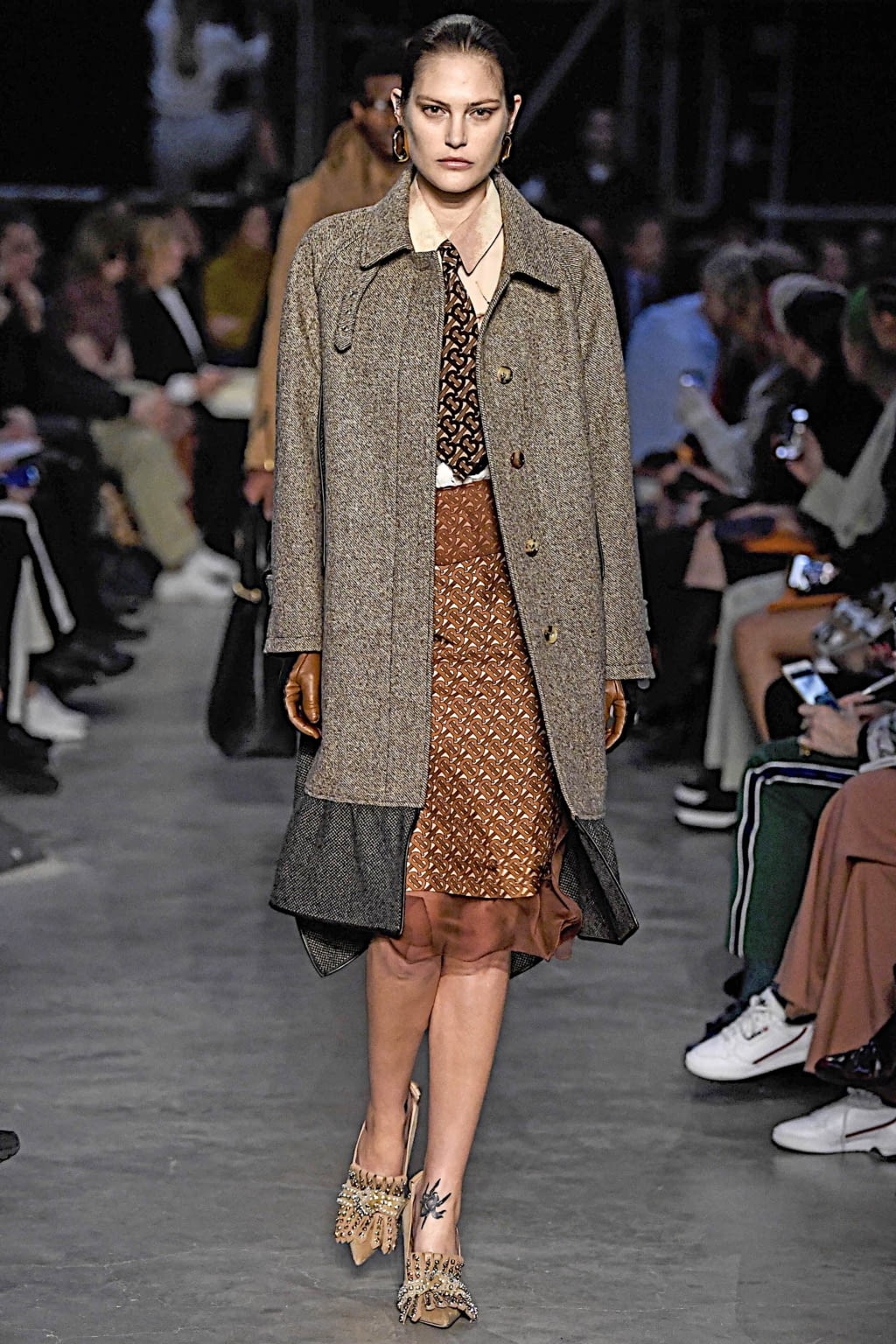 Fashion Week London Fall/Winter 2019 look 64 from the Burberry collection 女装