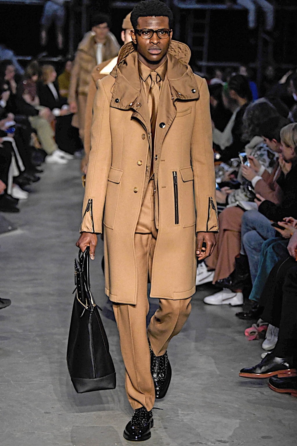 Fashion Week London Fall/Winter 2019 look 65 from the Burberry collection womenswear