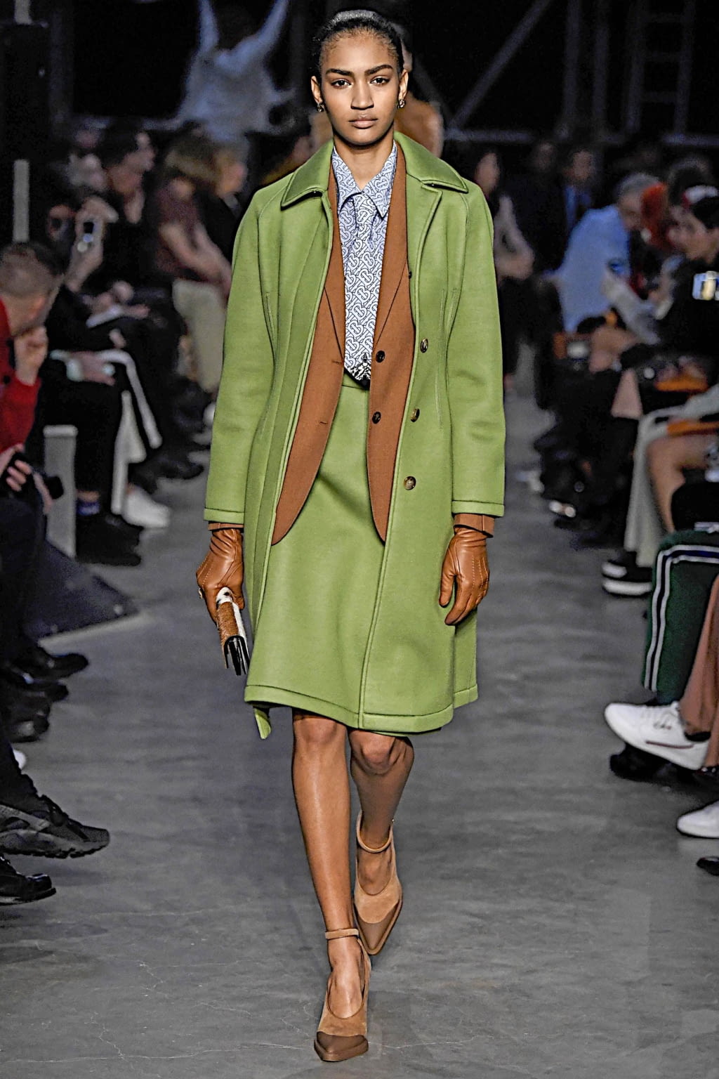 Fashion Week London Fall/Winter 2019 look 79 from the Burberry collection womenswear