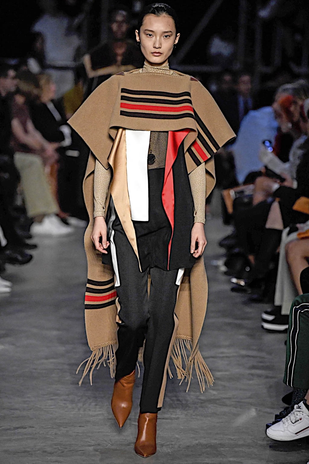 Fashion Week London Fall/Winter 2019 look 84 from the Burberry collection womenswear