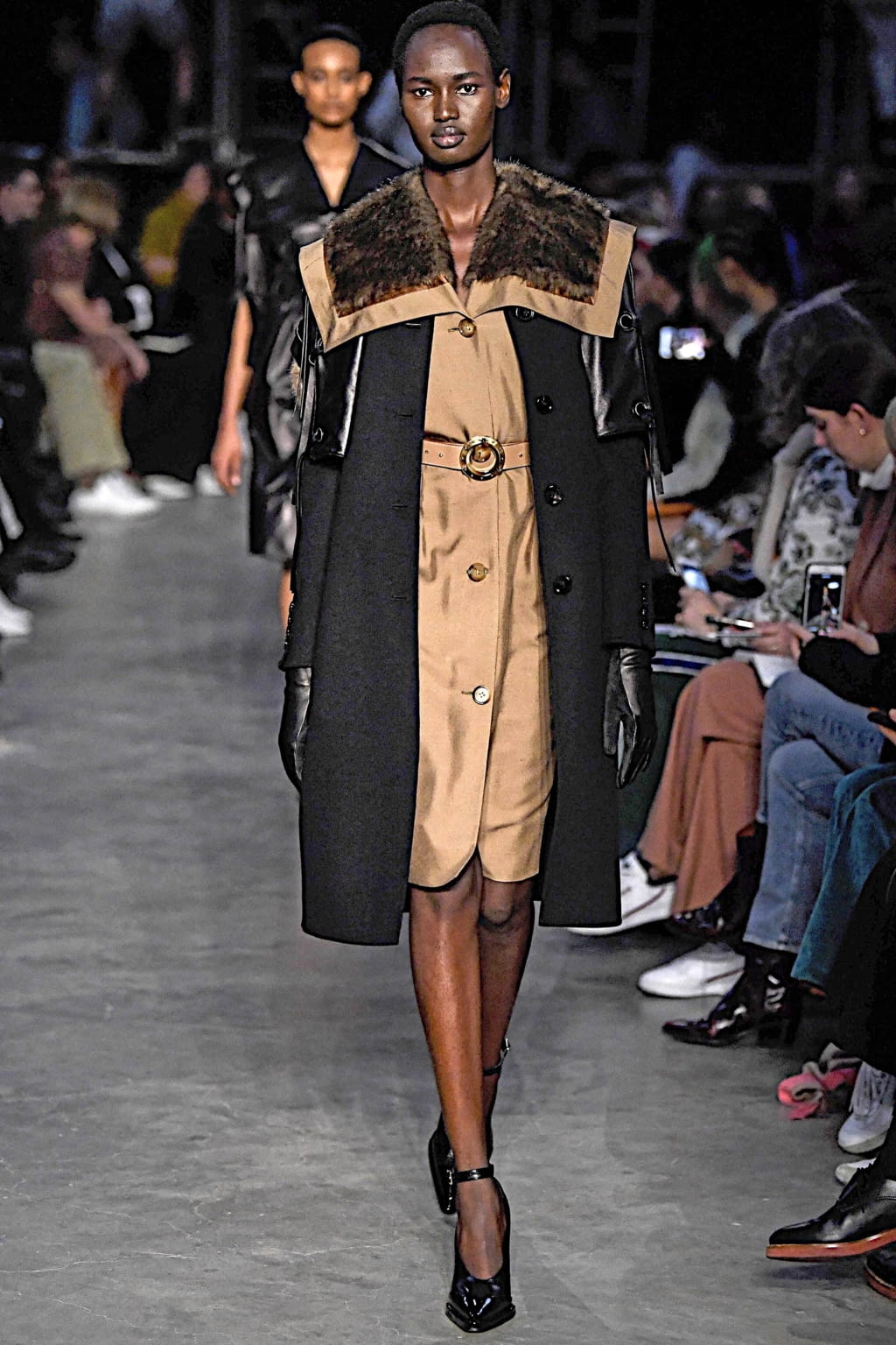 Fashion Week London Fall/Winter 2019 look 85 from the Burberry collection womenswear