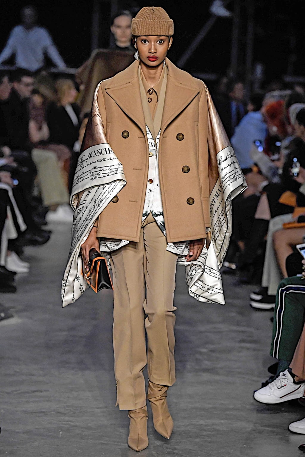 Fashion Week London Fall/Winter 2019 look 90 from the Burberry collection womenswear