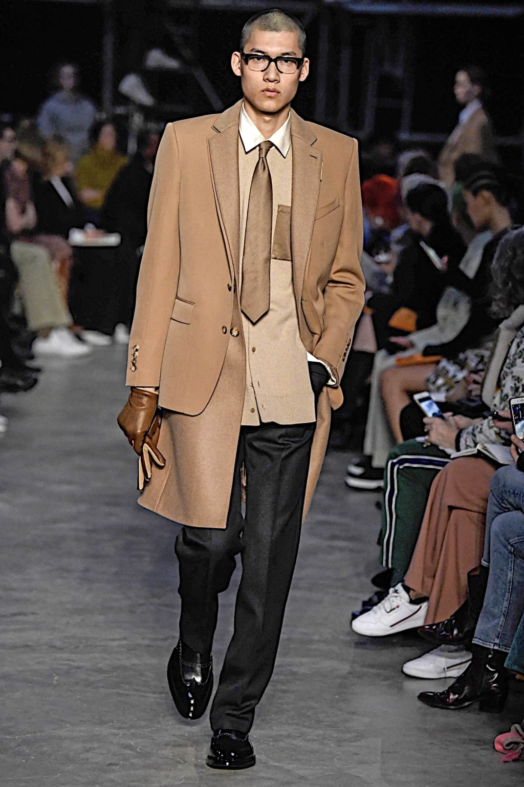 Fashion Week London Fall/Winter 2019 look 95 from the Burberry collection 男装