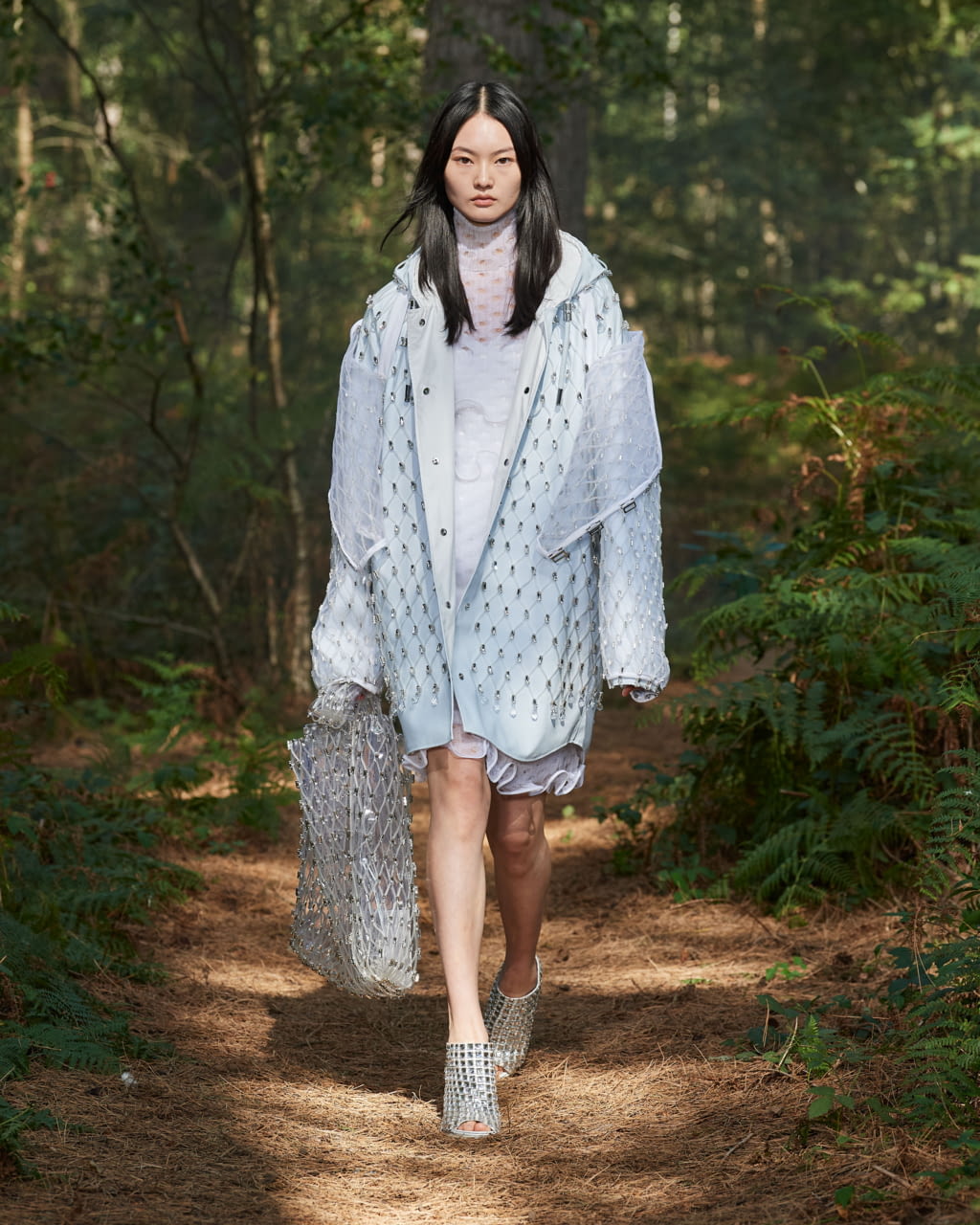 Fashion Week London Spring/Summer 2021 look 35 from the Burberry collection 女装