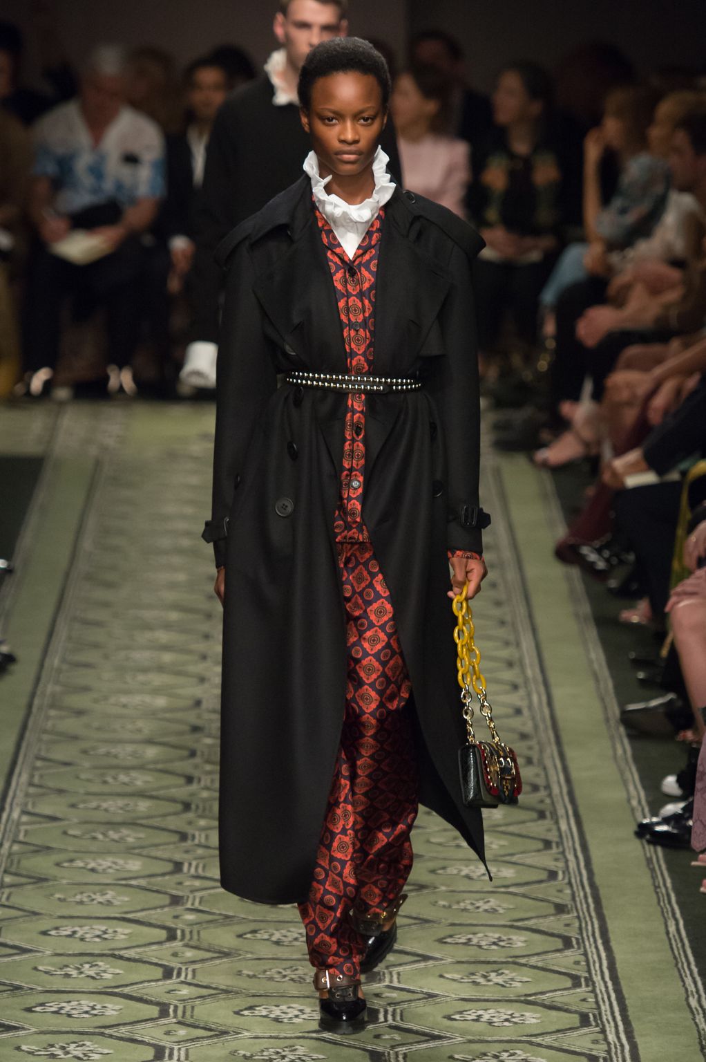 Fashion Week London Fall/Winter 2016 look 12 from the Burberry collection 女装