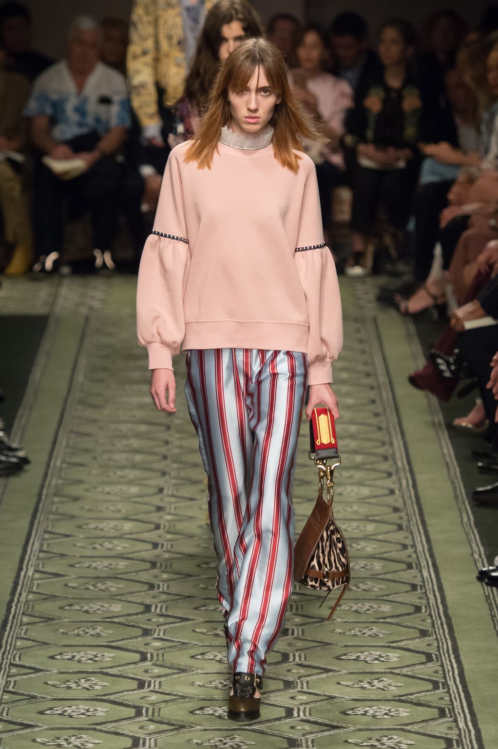 Fashion Week London Fall/Winter 2016 look 43 from the Burberry collection 女装