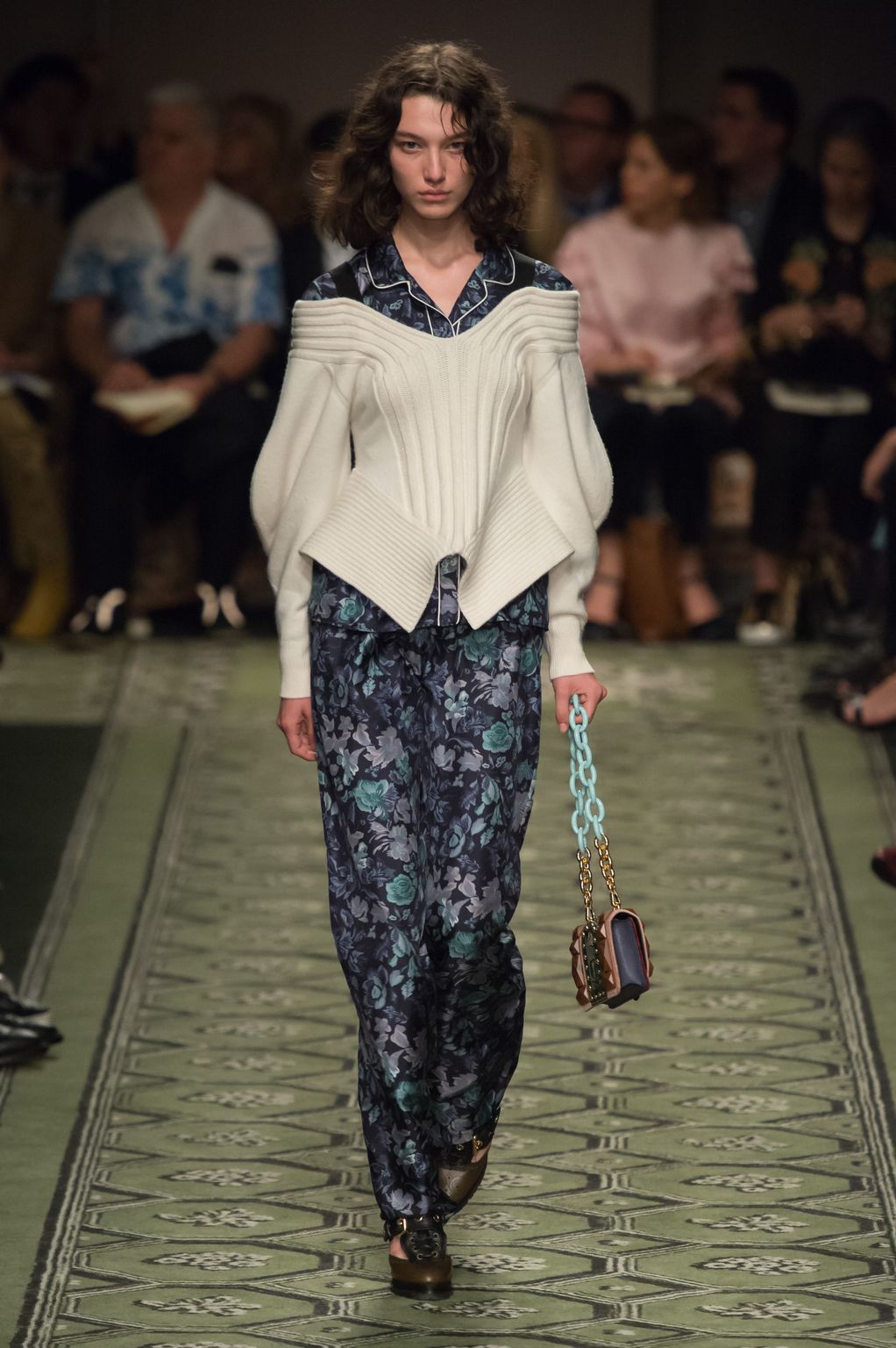 Fashion Week London Fall/Winter 2016 look 50 de la collection Burberry womenswear