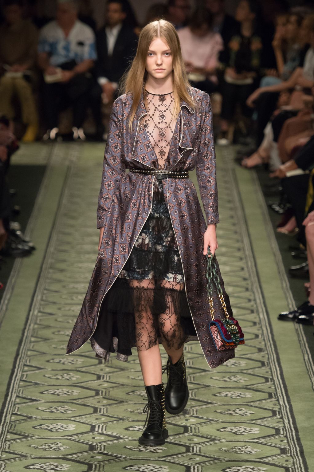 Fashion Week London Fall/Winter 2016 look 57 from the Burberry collection womenswear