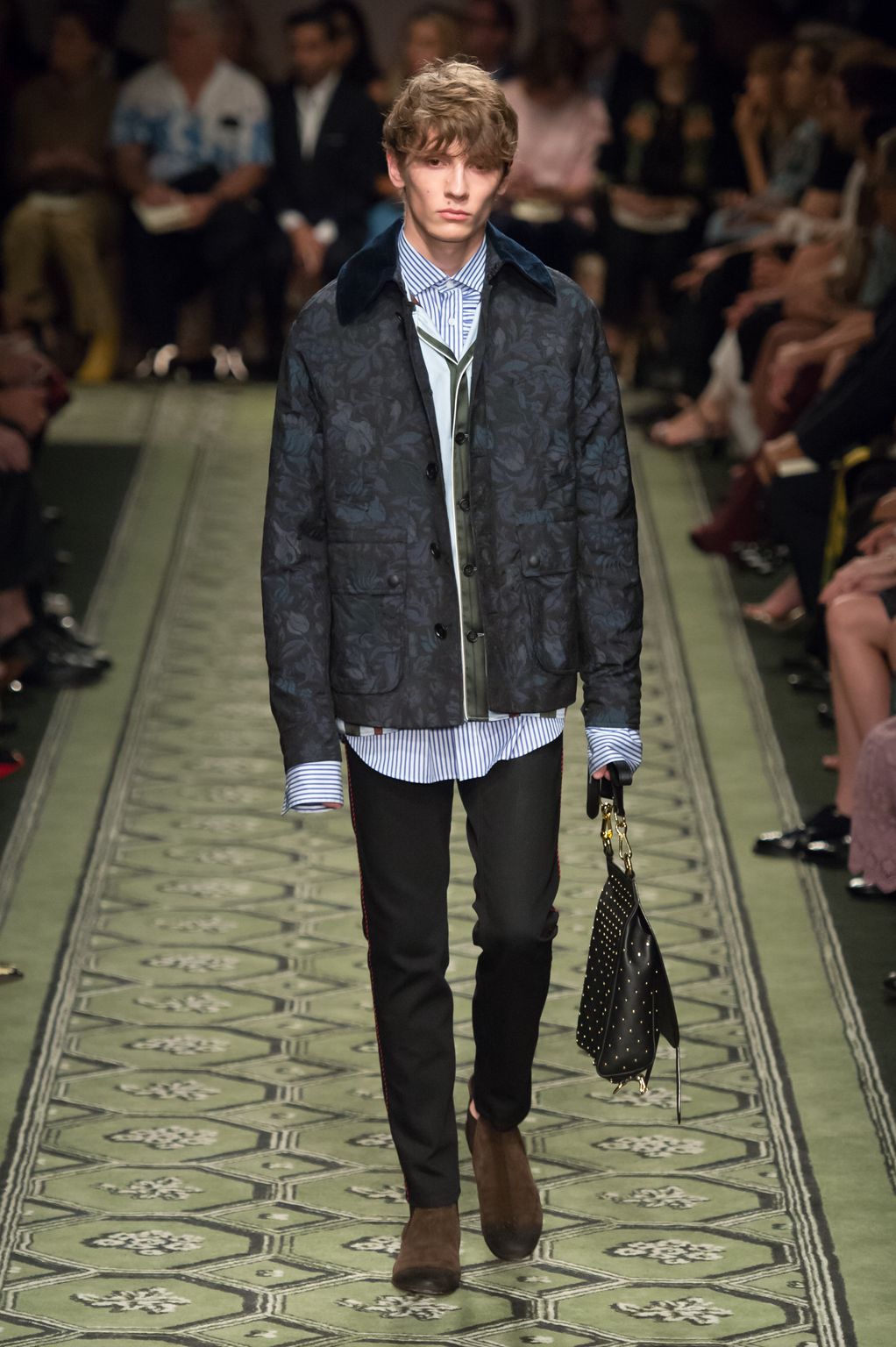 Fashion Week London Fall/Winter 2016 look 67 from the Burberry collection 女装
