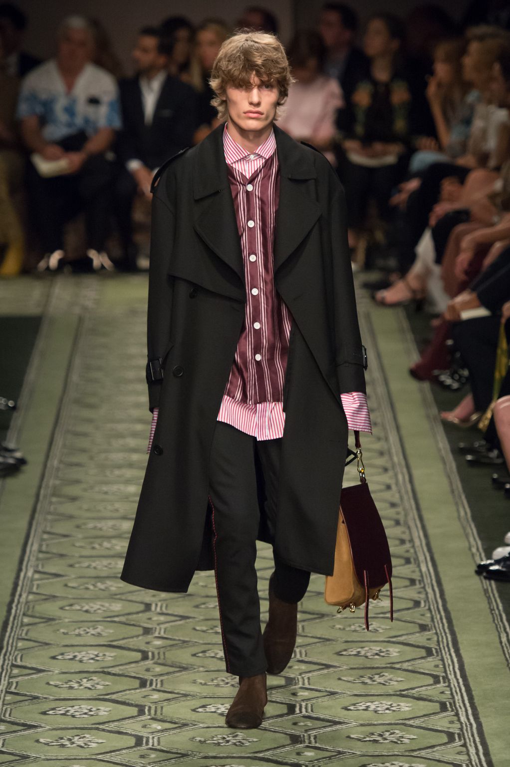 Fashion Week London Fall/Winter 2016 look 71 from the Burberry collection 女装