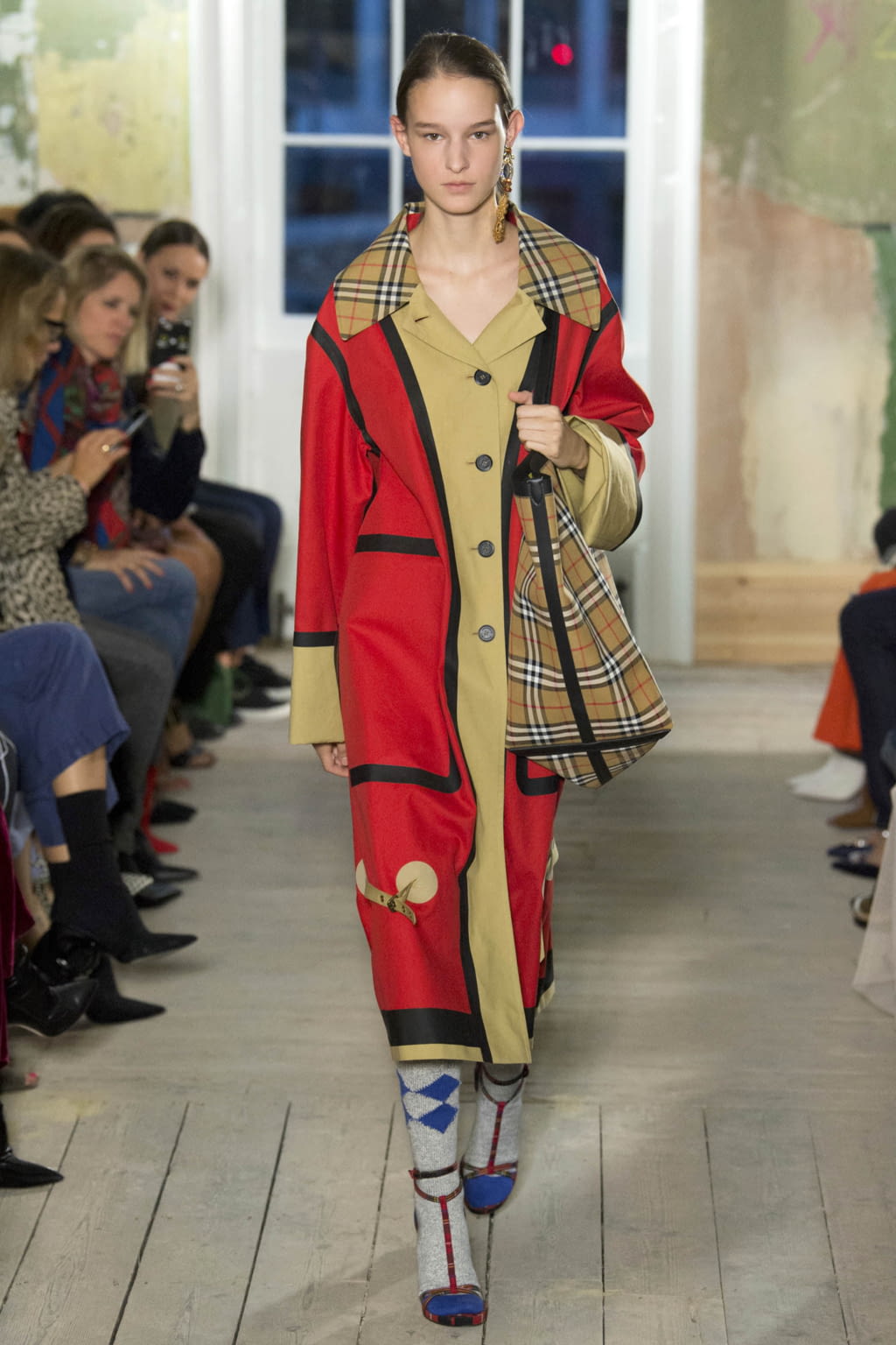 Fashion Week London Fall/Winter 2017 look 10 from the Burberry collection womenswear