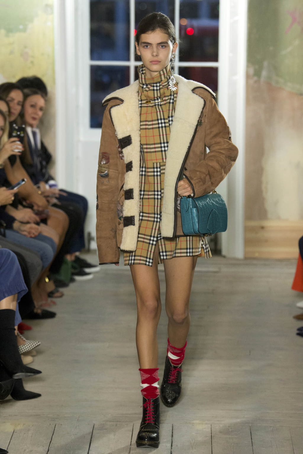 Fashion Week London Fall/Winter 2017 look 44 from the Burberry collection womenswear