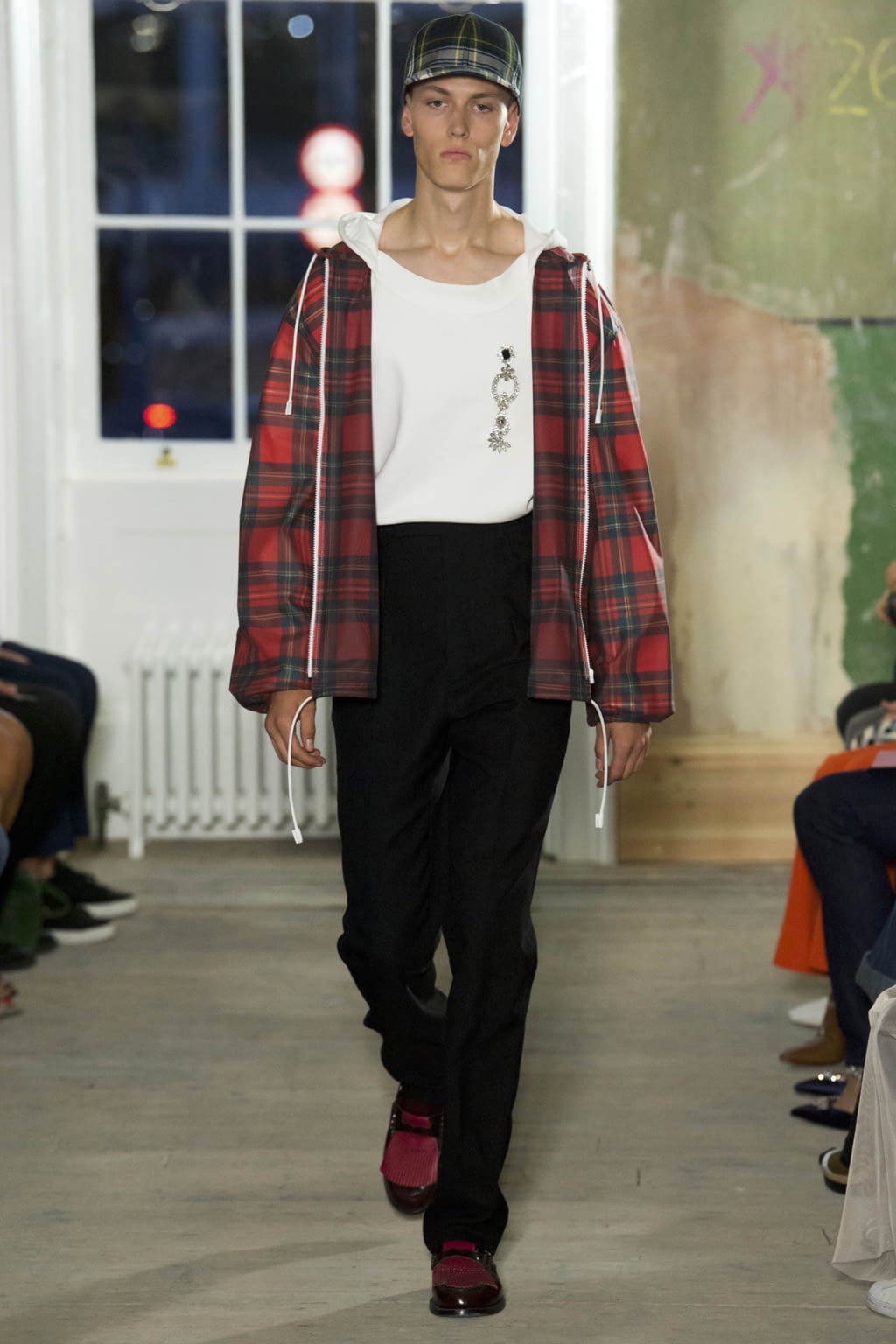 Fashion Week London Fall/Winter 2017 look 53 de la collection Burberry womenswear