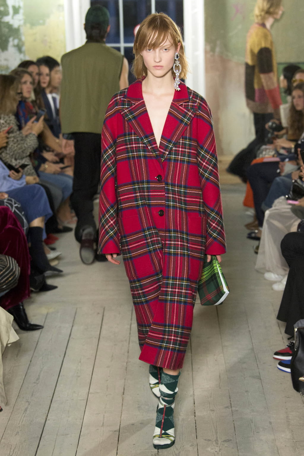 Fashion Week London Fall/Winter 2017 look 64 from the Burberry collection 女装