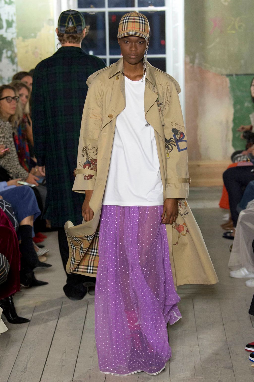 Fashion Week London Fall/Winter 2017 look 71 from the Burberry collection womenswear