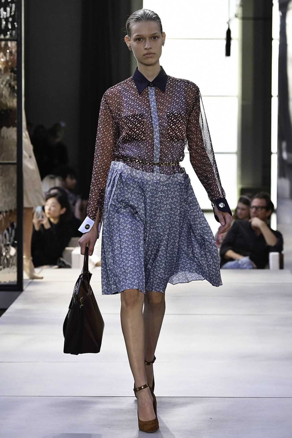 Fashion Week London Spring/Summer 2019 look 2 from the Burberry collection womenswear