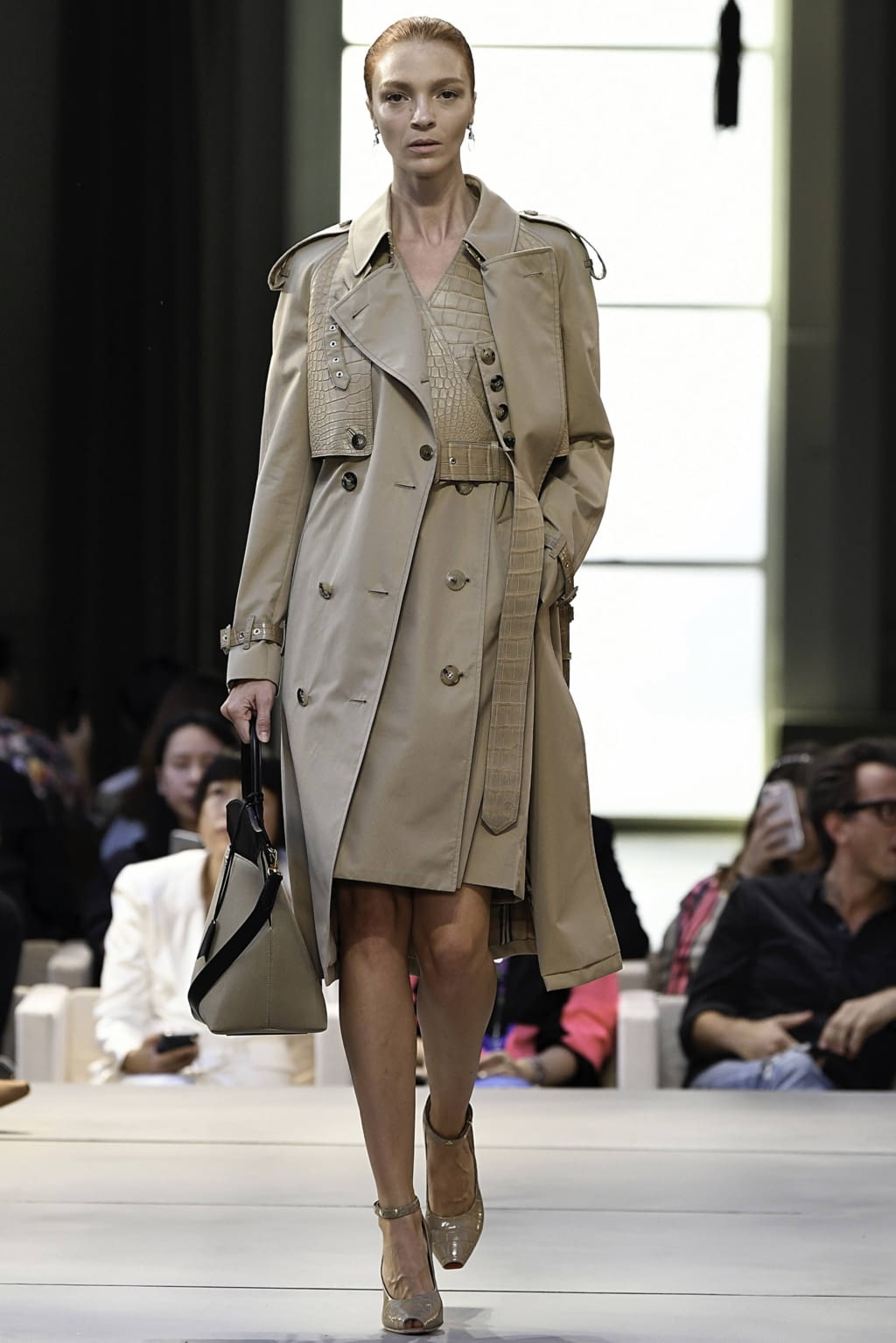 Fashion Week London Spring/Summer 2019 look 5 from the Burberry collection 女装